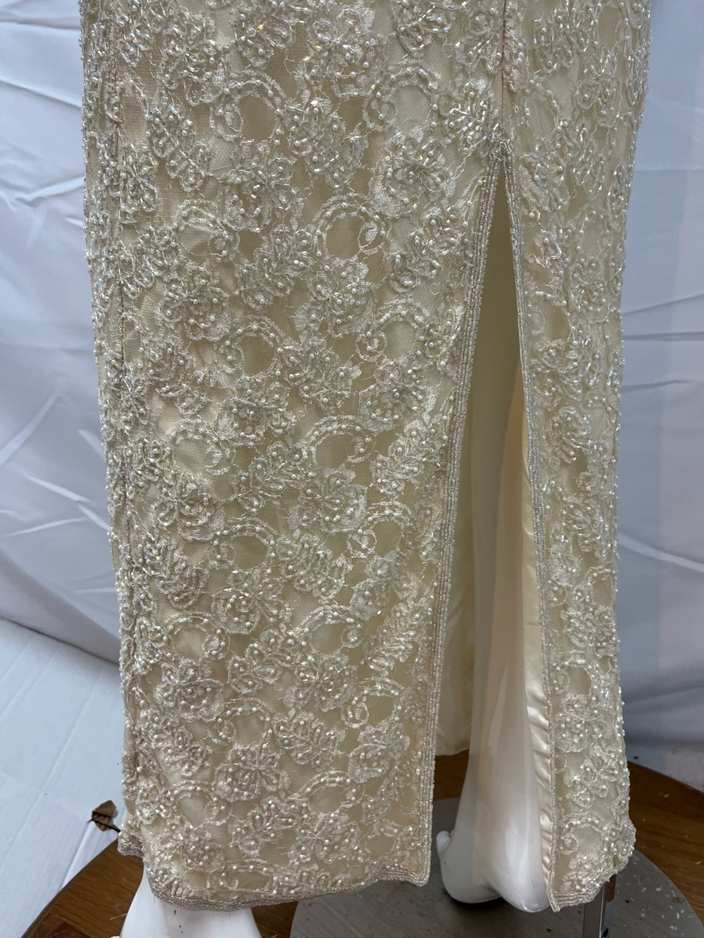 Icara Women’s 10 Vintage Ivory Lace Hand Beaded Formal Sheath Gown Evening Dress - Picture 4 of 8